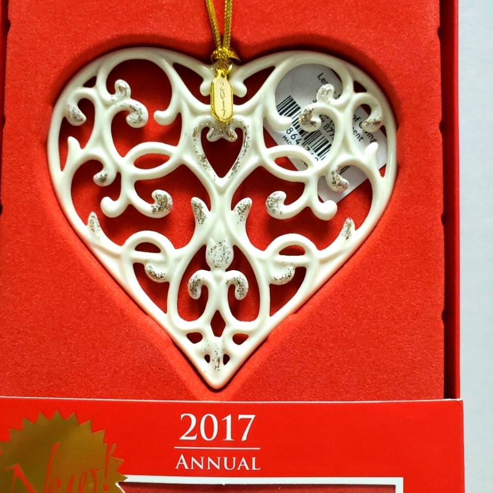 LENOX 2017 Holiday Annual Orniament HEART ❤